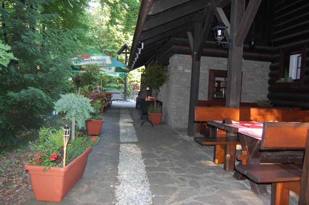Hotel Koliba U Cerneho Medveda Zlín Exterior foto